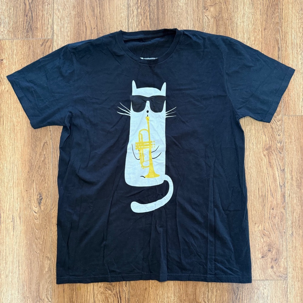 Cat and Trumpet Graphic T-Shirt Mens XL 100% Cotton Black Tee Jazz Cat Casual